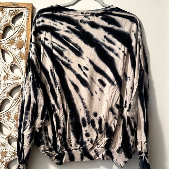 Young Fabulous & Broke Tie Dye Sweatshirt Size M Blue Cream EUC - Picture 10 of 14